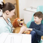 Kind im Behandlungszimmer | Kinderzahnarzt Würzburg